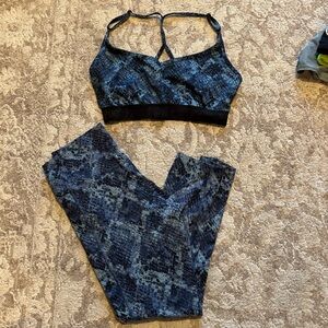 PINK Victoria's Secret Blue Snake Patterned Activewear Set